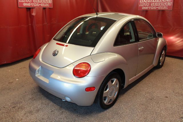 Volkswagen New Beetle 2001 photo 3