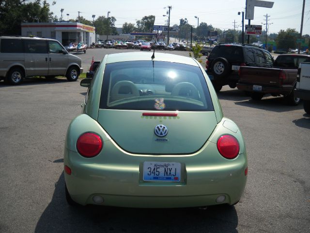 Volkswagen New Beetle 2001 photo 2