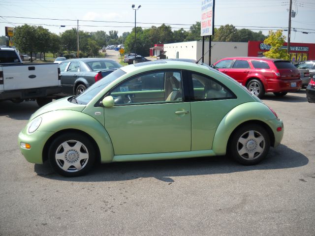 Volkswagen New Beetle 2001 photo 4