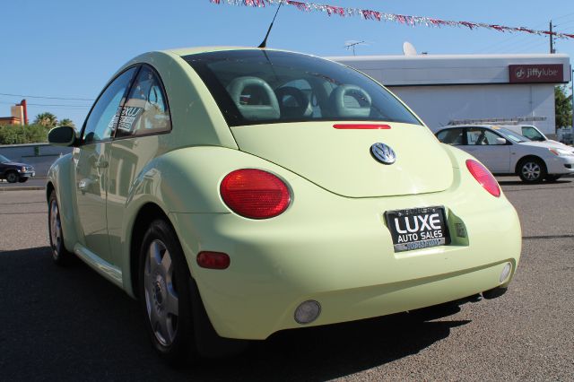 Volkswagen New Beetle 2001 photo 3