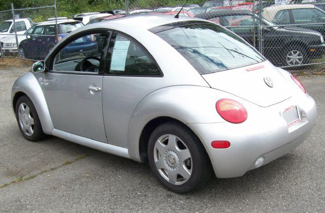 Volkswagen New Beetle 2001 photo 1