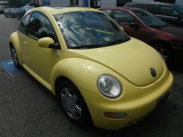 Volkswagen New Beetle FWD 4dr Sport Hatchback