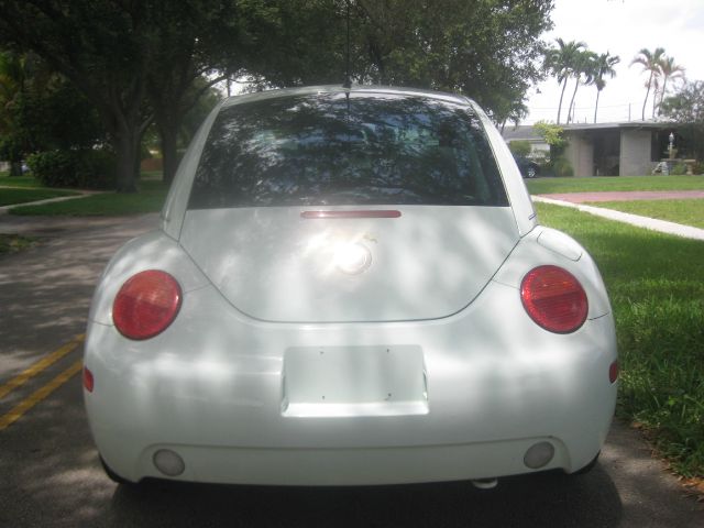 Volkswagen New Beetle 2002 photo 2