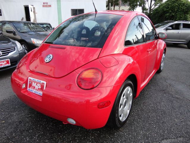 Volkswagen New Beetle 2002 photo 2