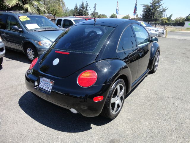 Volkswagen New Beetle 2002 photo 2