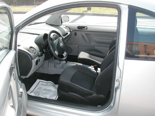 Volkswagen New Beetle 2002 photo 1