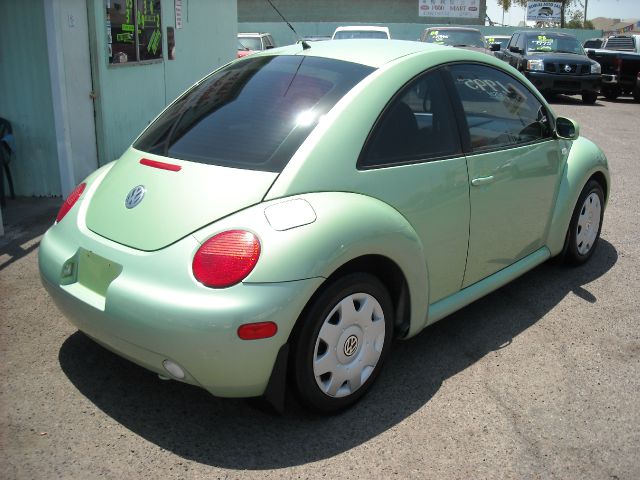 Volkswagen New Beetle 2002 photo 1