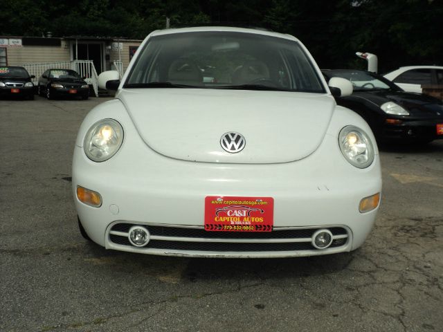 Volkswagen New Beetle 2002 photo 1