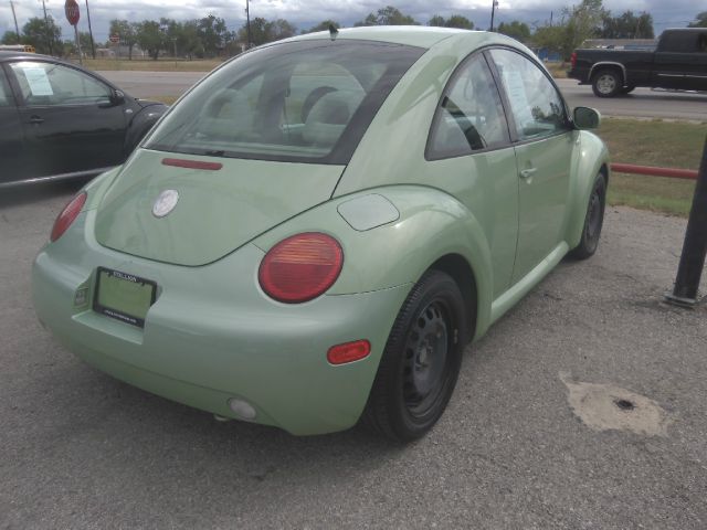 Volkswagen New Beetle 2002 photo 2