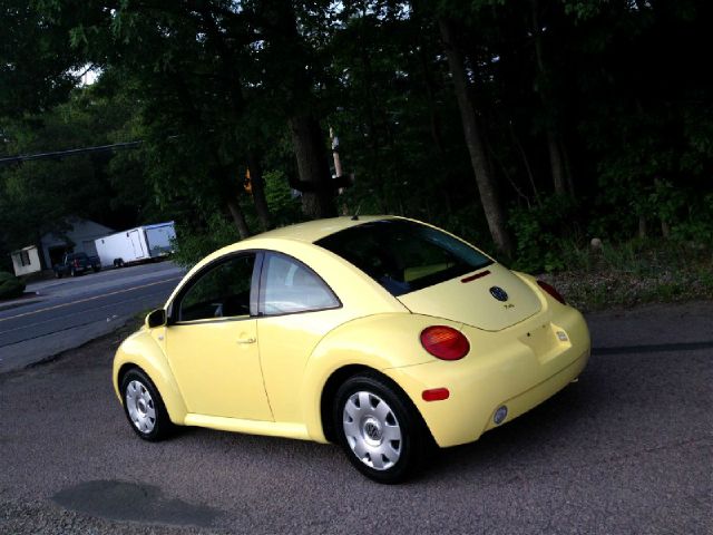 Volkswagen New Beetle 2002 photo 1