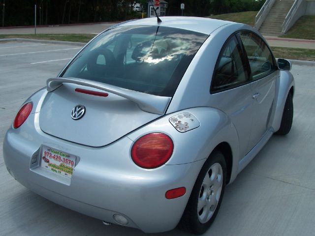 Volkswagen New Beetle 2002 photo 2