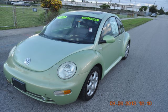 Volkswagen New Beetle 2002 photo 1