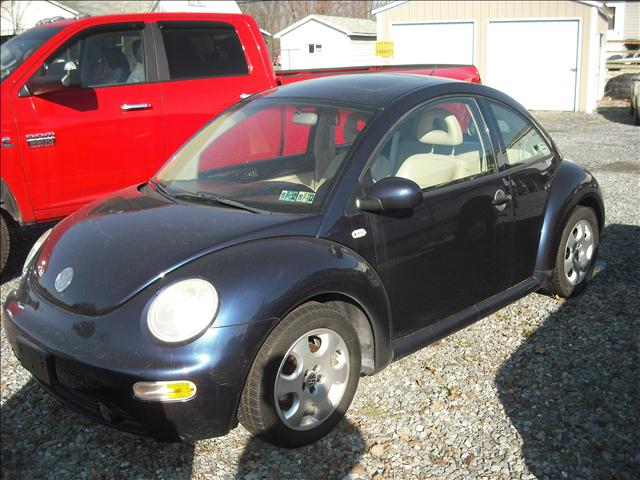 Volkswagen New Beetle FWD 4dr Sport Hatchback