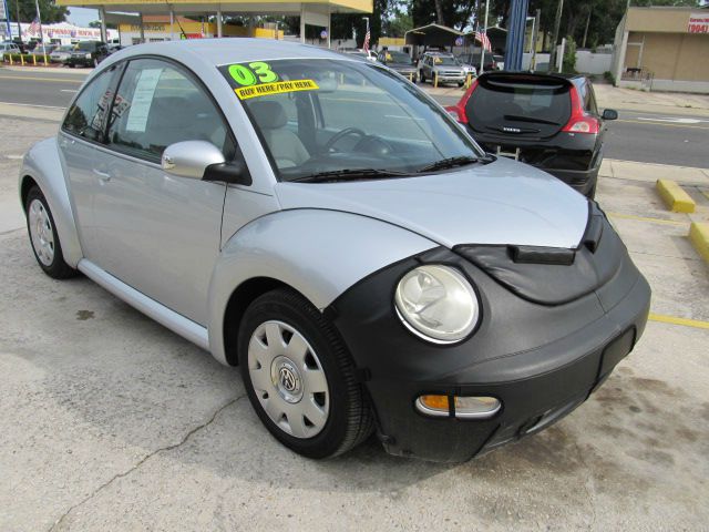 Volkswagen New Beetle 2500 HD Laramie CREW CAB S/B Hatchback