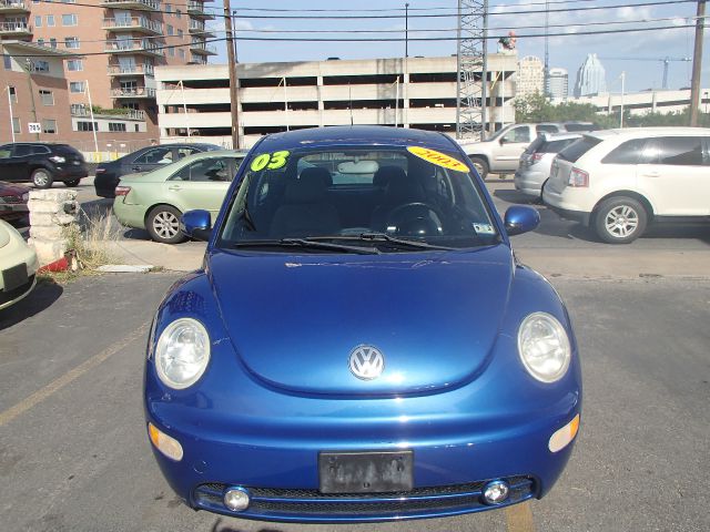 Volkswagen New Beetle 2003 photo 1