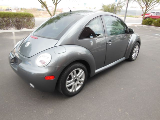 Volkswagen New Beetle 2003 photo 1