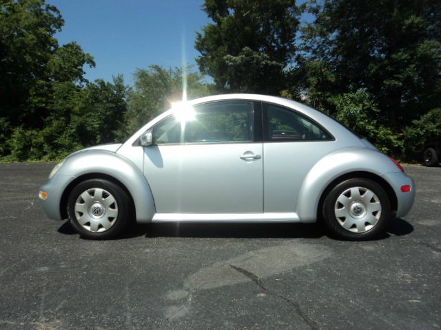 Volkswagen New Beetle 2003 photo 1