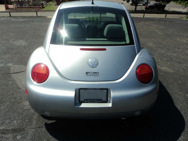 Volkswagen New Beetle 2003 photo 2