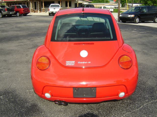 Volkswagen New Beetle 2003 photo 1