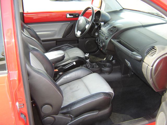 Volkswagen New Beetle 2003 photo 2