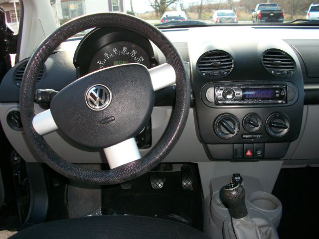 Volkswagen New Beetle 2003 photo 2