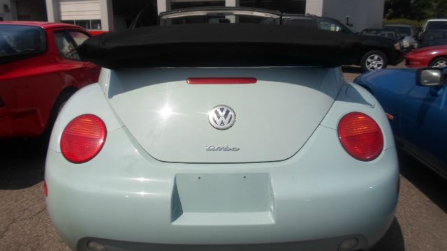 Volkswagen New Beetle 2003 photo 1