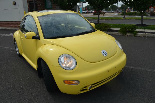 Volkswagen New Beetle 2003 photo 1