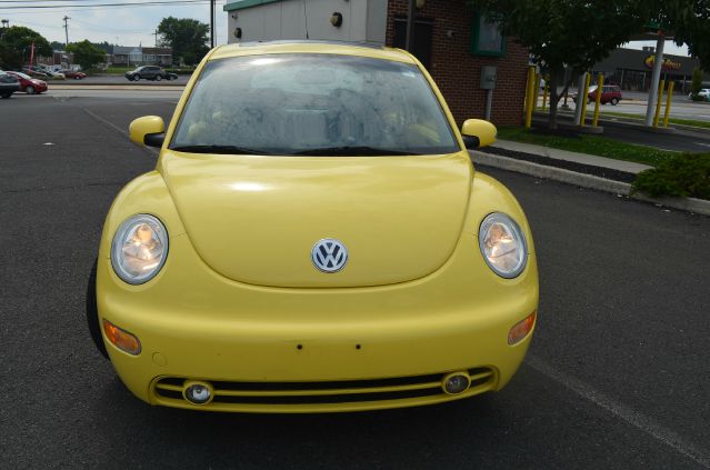 Volkswagen New Beetle 2003 photo 2