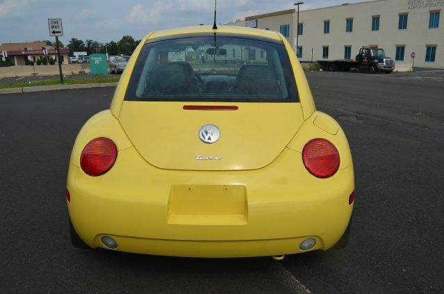 Volkswagen New Beetle 2003 photo 4