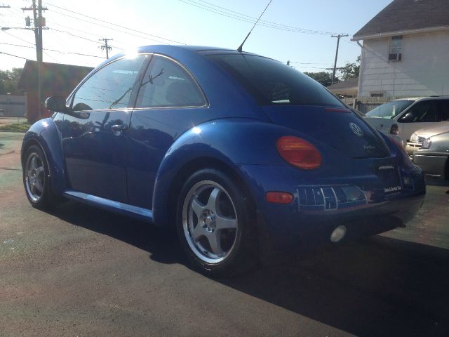 Volkswagen New Beetle Crewmax-short-limited-sunroof-6 CD Jbl-newer Tires Hatchback