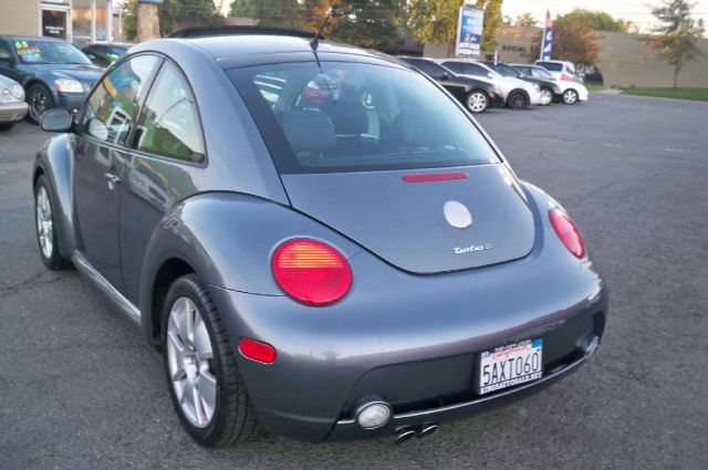 Volkswagen New Beetle 2003 photo 1