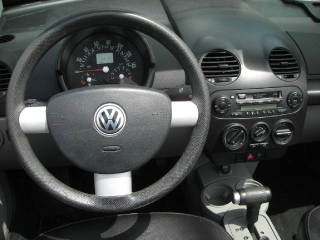 Volkswagen New Beetle 2003 photo 1