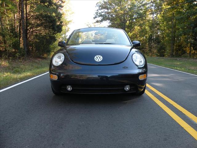 Volkswagen New Beetle 2003 photo 1