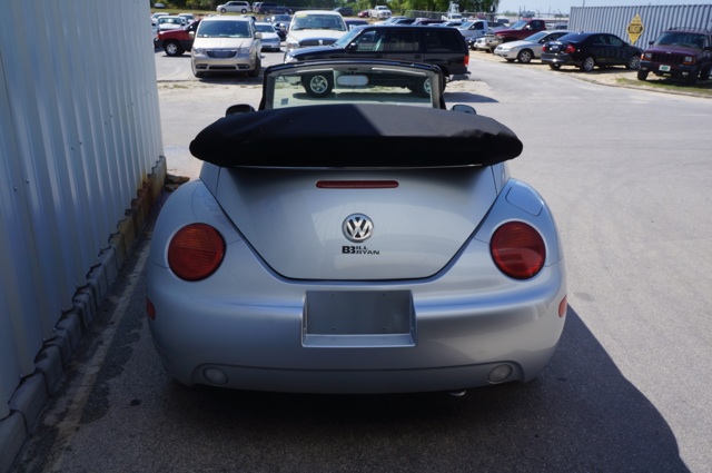 Volkswagen New Beetle 2003 photo 4