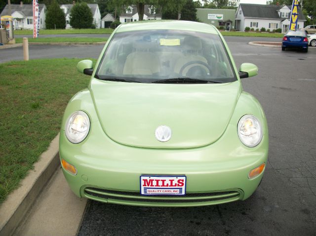 Volkswagen New Beetle 2004 photo 1