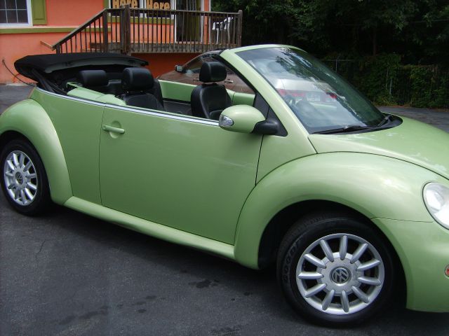 Volkswagen New Beetle 2004 photo 1