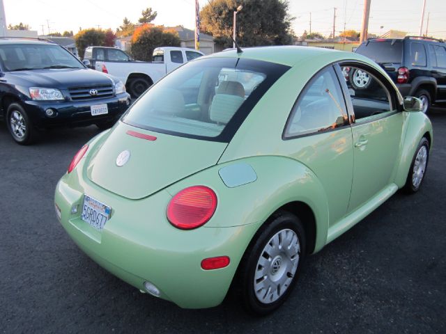 Volkswagen New Beetle 2004 photo 1