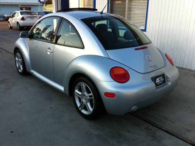 Volkswagen New Beetle Crewmax-short-limited-sunroof-6 CD Jbl-newer Tires Hatchback