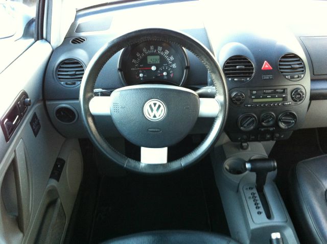 Volkswagen New Beetle 2004 photo 1