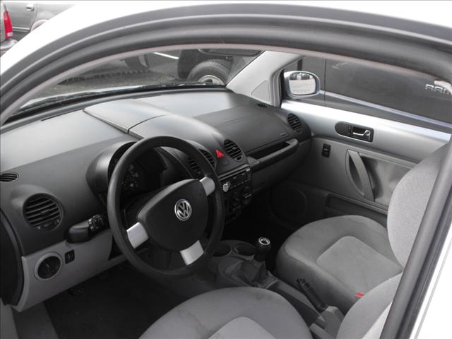 Volkswagen New Beetle 2004 photo 3