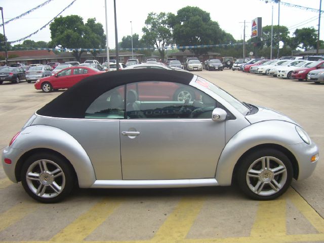 Volkswagen New Beetle 2004 photo 1