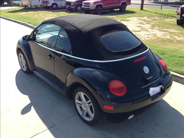 Volkswagen New Beetle 2004 photo 1