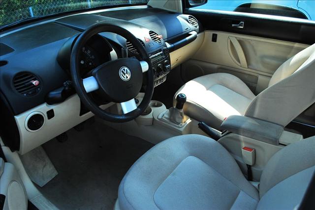 Volkswagen New Beetle 2004 photo 2