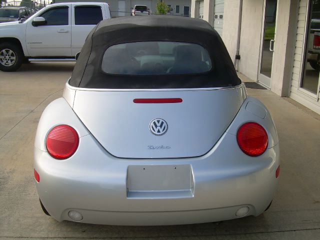 Volkswagen New Beetle 2004 photo 1