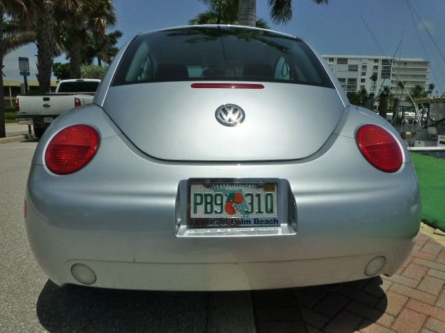 Volkswagen New Beetle 2004 photo 2