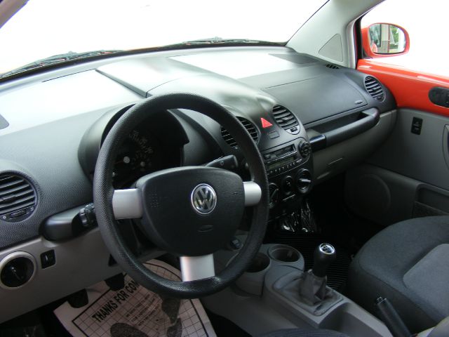 Volkswagen New Beetle 2004 photo 4