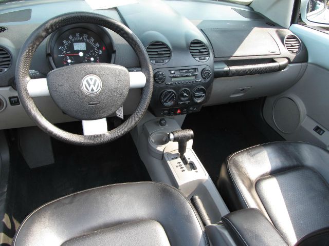 Volkswagen New Beetle 2004 photo 2