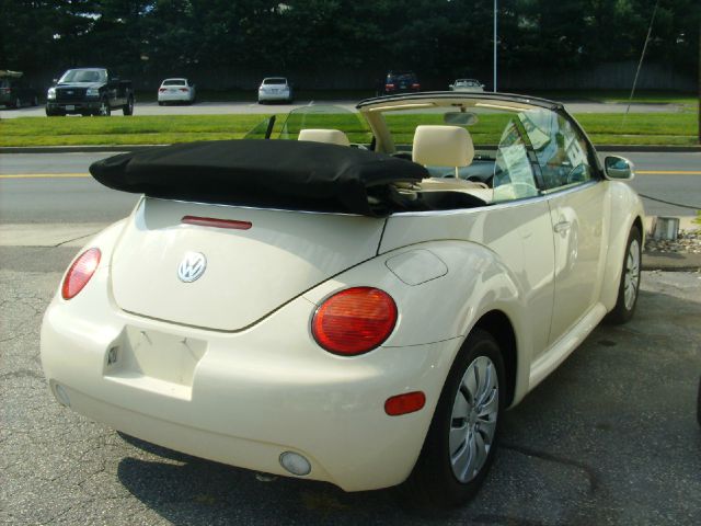 Volkswagen New Beetle 2004 photo 1