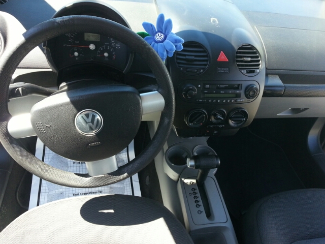 Volkswagen New Beetle 2004 photo 1