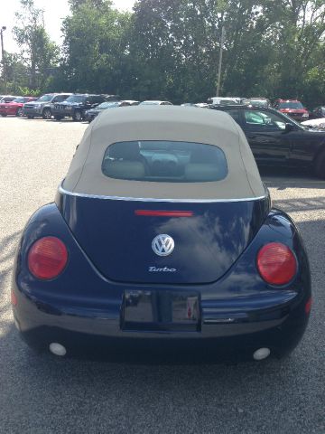 Volkswagen New Beetle 2004 photo 2